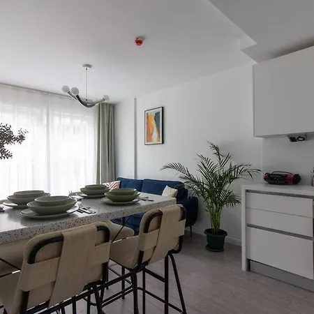 New 2br W Parking #61 *
